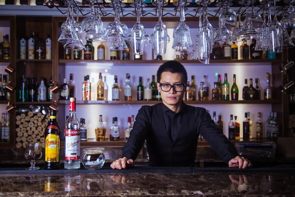 调酒老师在线答疑,学费、前景、薪资!