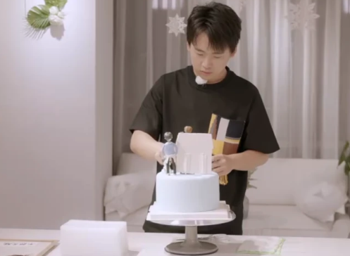 郭麒麟都开始学蛋糕了!下一个商机你get到了没