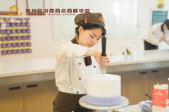 零基础学做蛋糕难吗?哪里可以学做蛋糕?